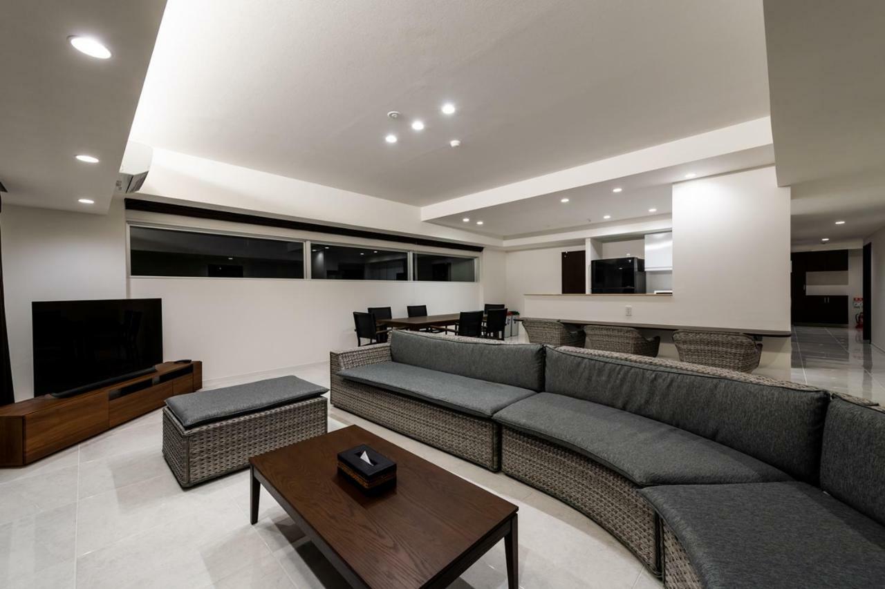 Condo Royal Ryu Kyu Chatan Exterior foto